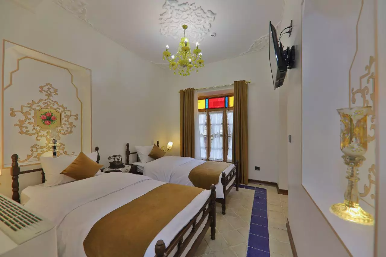 Alibaba https://cdn.alibaba.ir/ostorage/hotel-accommodation-images/695d06f36b43e2b9afa3bbf7_تویین عقیق (1).webp